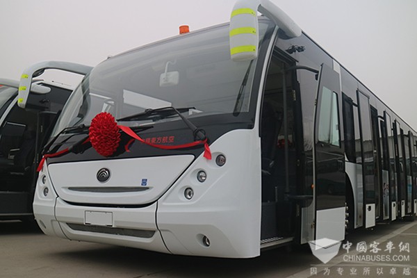 宇通再向東航交付 19輛機場擺渡車，強強合作又進一步！