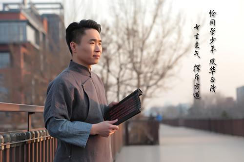 一部河南史，半部中國史。河南是中華民族和華夏文明的重要發源地，為了推廣宣傳河南文化，弘揚傳播河南人精神，河南籍在京青年精英姚嵩做起了推 廣河南文化的急先鋒。姚嵩于2015年元旦聯合部分河南籍在京精英創辦了《老家河南》雜志，現任《老家河南》雜志創始人兼總編輯。